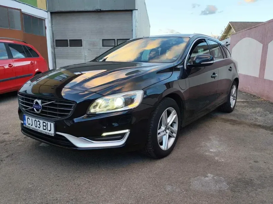 Volvo V60 I D6 Plug-In-Hybrid AWD Geartronic Momentum — imagine 3