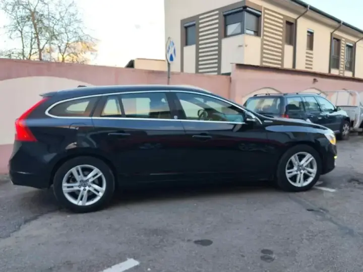 Volvo V60 I D6 Plug-In-Hybrid AWD Geartronic Momentum
