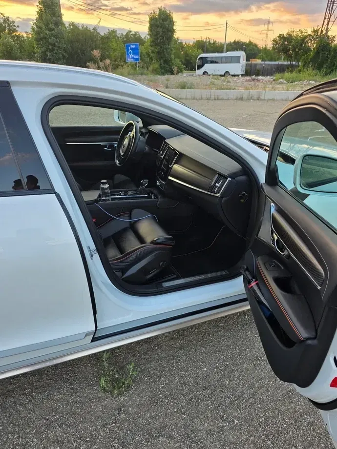 Volvo V90 D5 AWD Geartronic Ocean Race — imagine 3