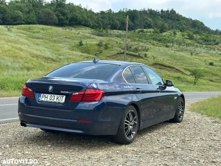 BMW Seria 5 F10/F11/F07 [2010 - 2017] 528i Aut.