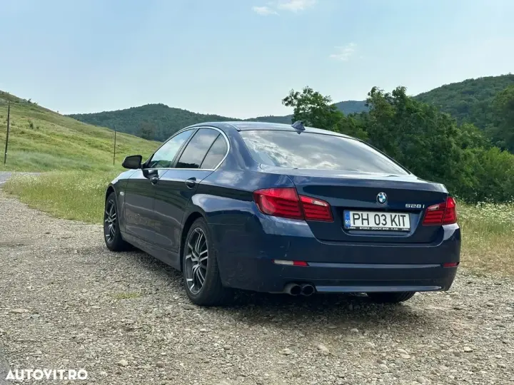 BMW Seria 5 F10/F11/F07 [2010 - 2017] 528i Aut.