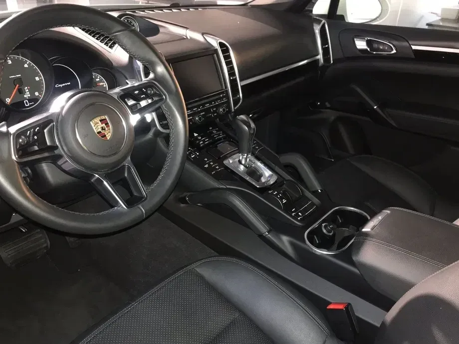 Porsche Cayenne — imagine 3