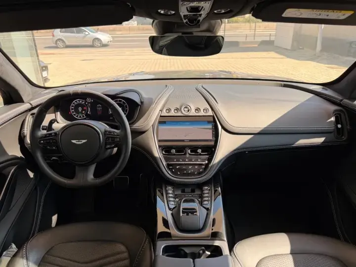 Aston Martin DBX