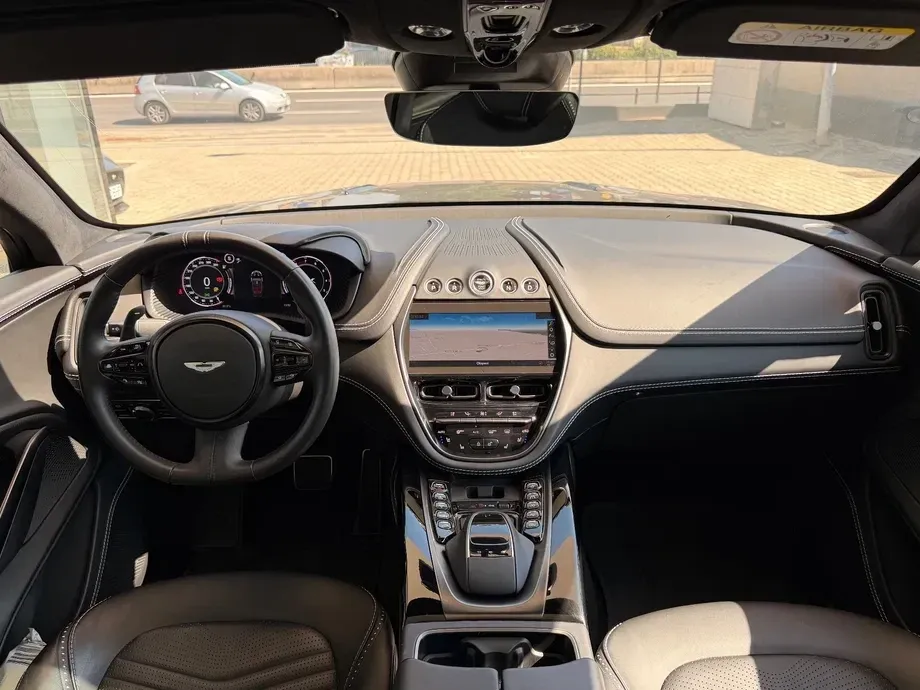 Aston Martin DBX — imagine 4