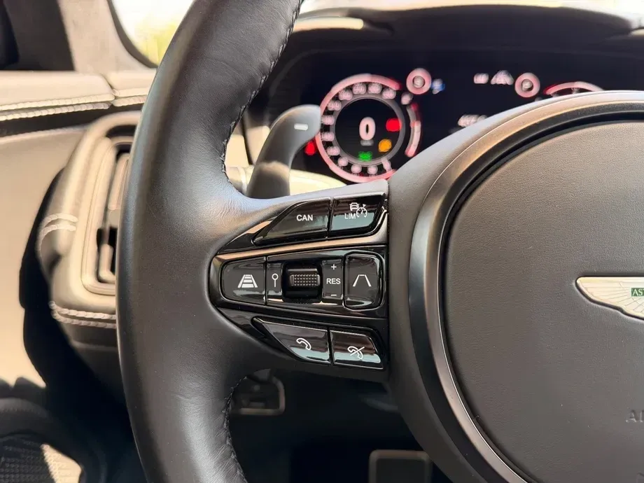 Aston Martin DBX — imagine 6