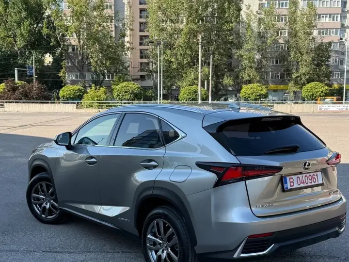 Lexus NX I 300h Business Line