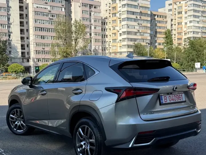 Lexus NX I 300h Business Line