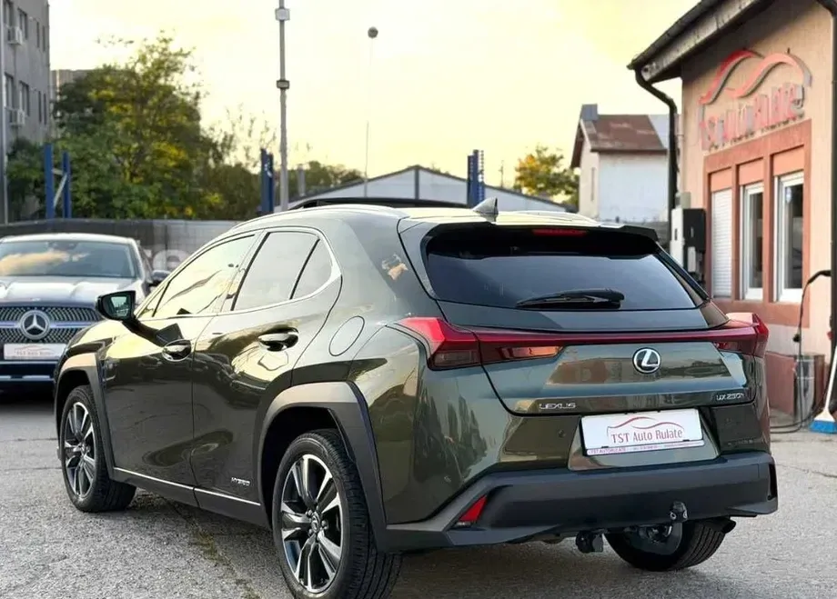 Lexus UX — imagine 6