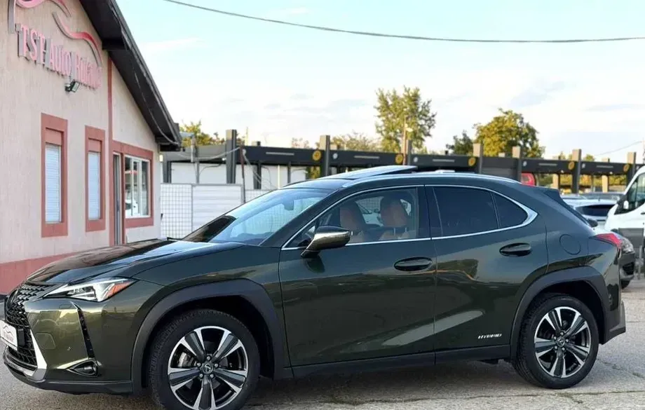 Lexus UX — imagine 3