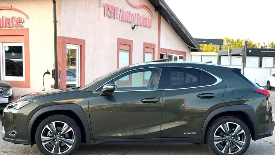Lexus UX — imagine 4