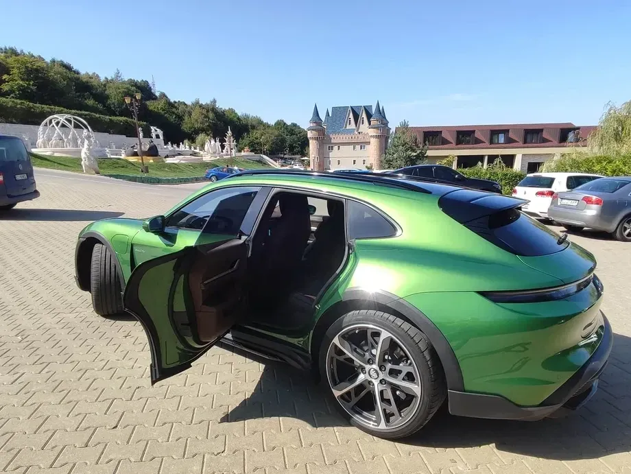 Porsche Taycan — imagine 3