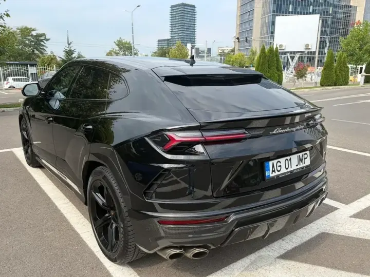 Lamborghini URUS