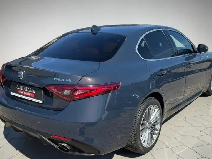 Alfa Romeo Giulia 2.0 Turbo AWD AT8 Veloce