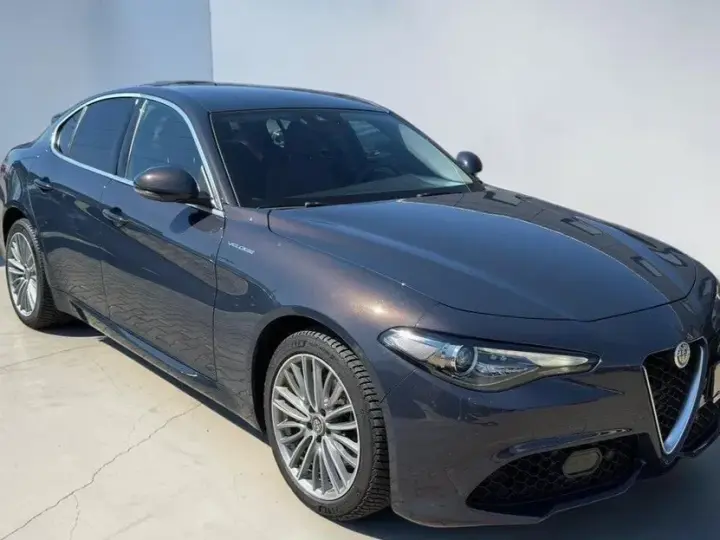 Alfa Romeo Giulia 2.0 Turbo AWD AT8 Veloce