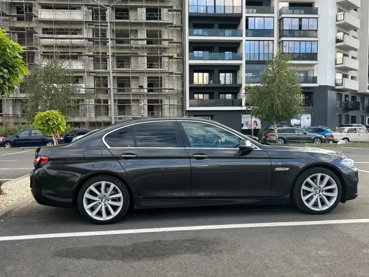 BMW Seria 5 F10/F11/F07 [2010 - 2017] 520d Aut. Luxury Line