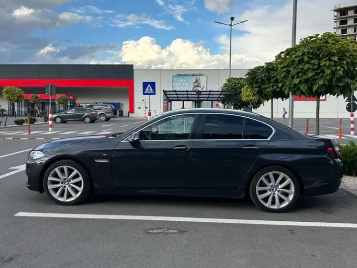BMW Seria 5 F10/F11/F07 [2010 - 2017] 520d Aut. Luxury Line