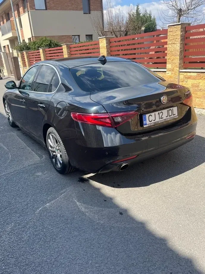 Alfa Romeo Giulia 2.0 Turbo RWD AT8 — imagine 2