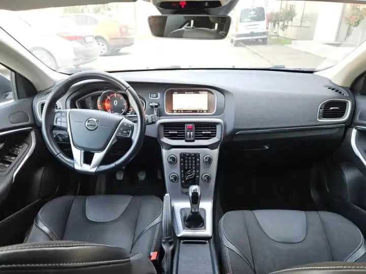 Volvo V40 II D2