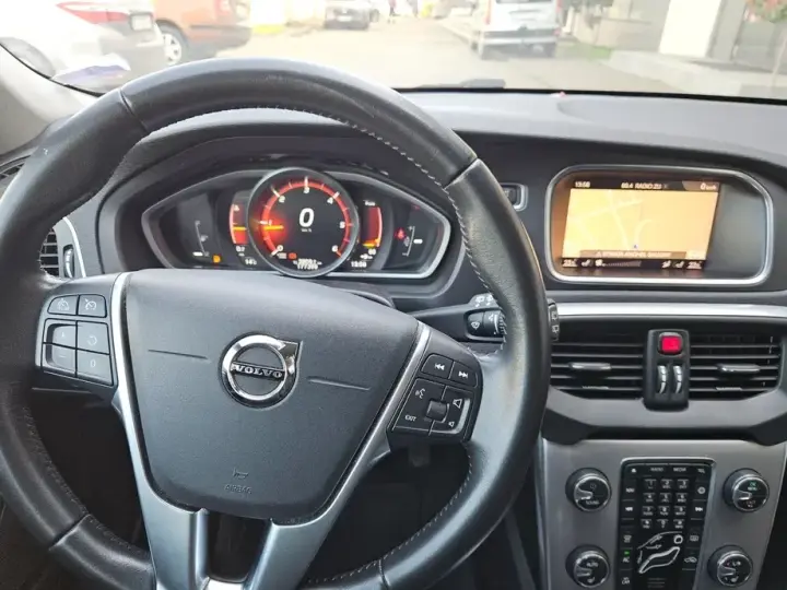 Volvo V40 II D2