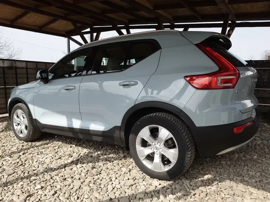 Volvo XC 40 D3 AWD Momentum — imagine 3