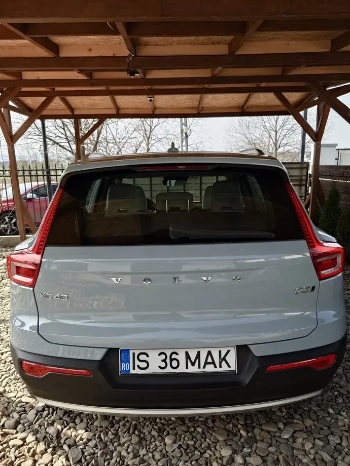 Volvo XC 40 D3 AWD Momentum — imagine 5