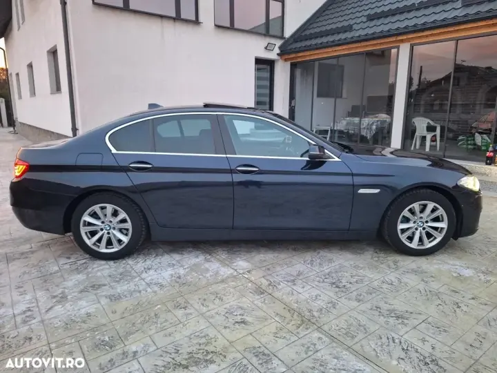 BMW Seria 5 F10/F11/F07 [2010 - 2017] 520d Aut. Luxury Line