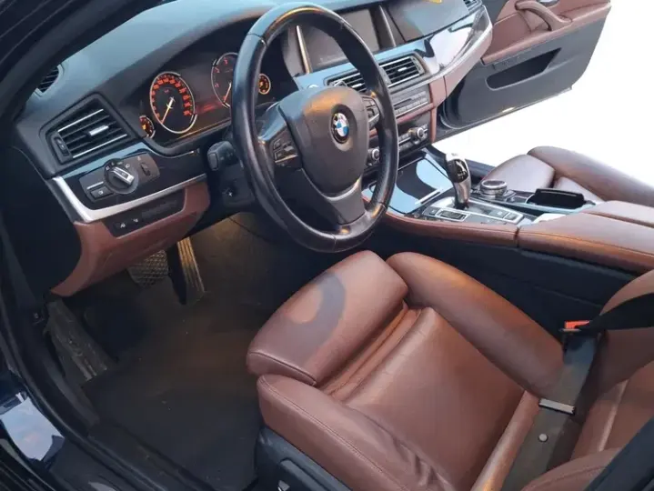 BMW Seria 5 F10/F11/F07 [2010 - 2017] 520d Aut. Luxury Line