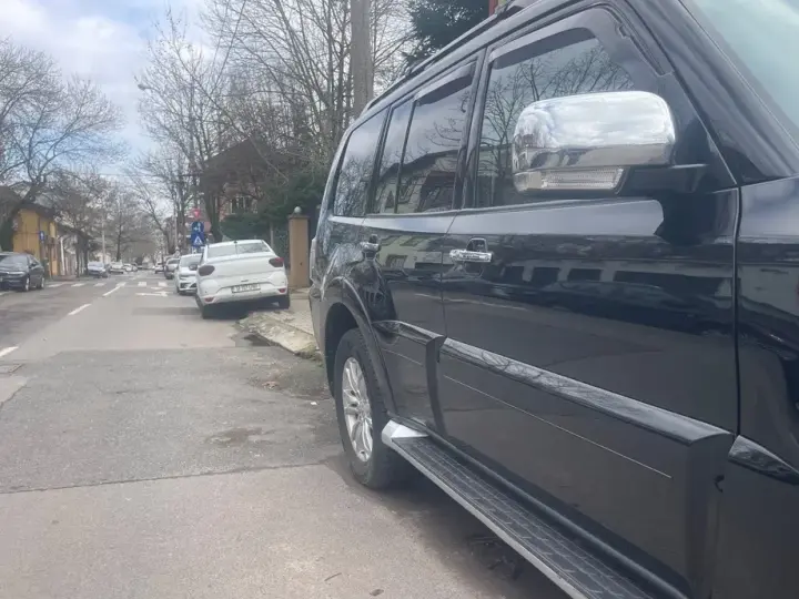 Mitsubishi Pajero IV LWB 3.2 DI-D Instyle A70