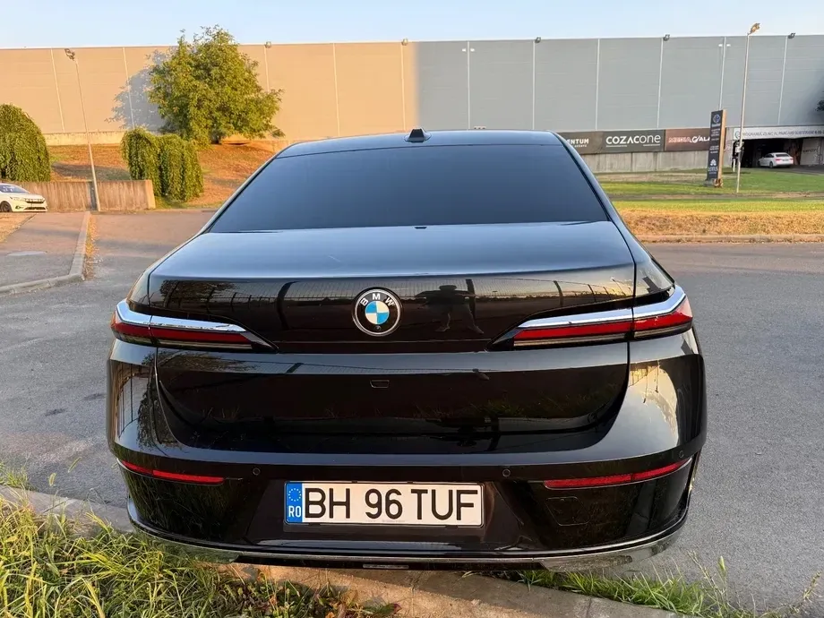BMW Seria 7 G70 [2022-Prezent] — imagine 5
