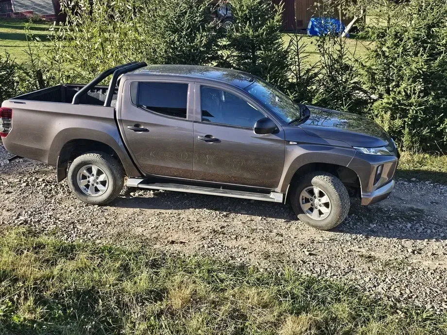 Mitsubishi L200 Double Cab M/T Invite — imagine 2