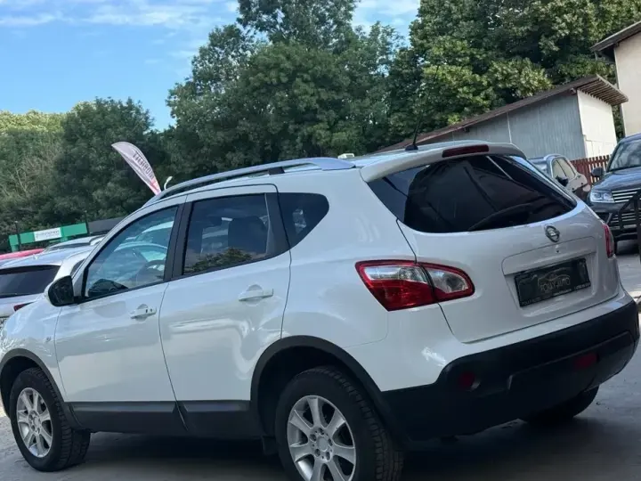 Nissan Qashqai I 2.0 dCi DPF tekna