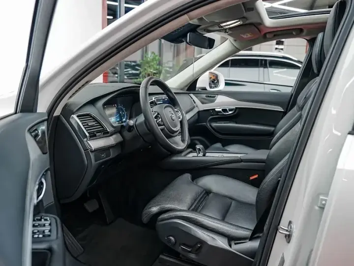 Volvo XC 90 II B5 MHEV AWD 7 locuri Ultimate Bright