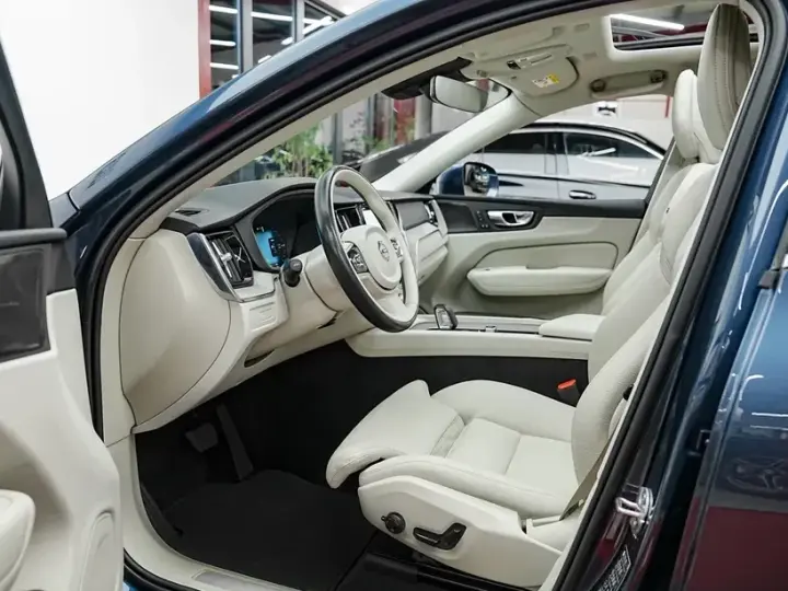 Volvo XC 60 T6 AWD Recharge Geartronic Inscription