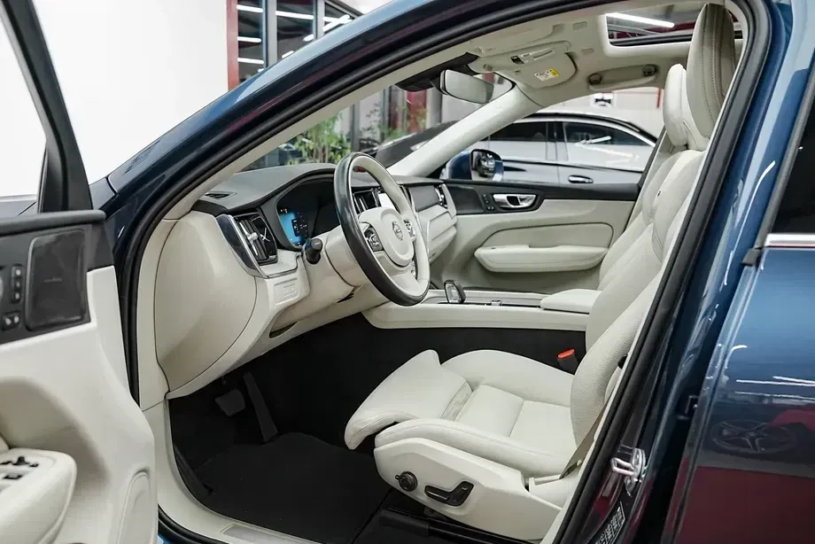 Volvo XC 60 T6 AWD Recharge Geartronic Inscription — imagine 4