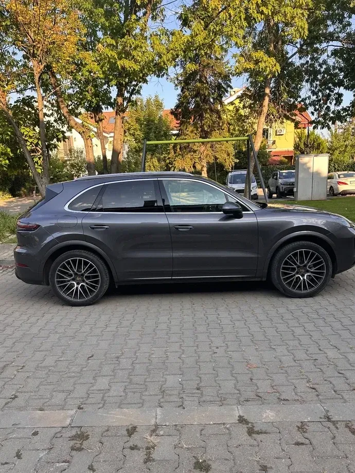 Porsche Cayenne Standard — imagine 3
