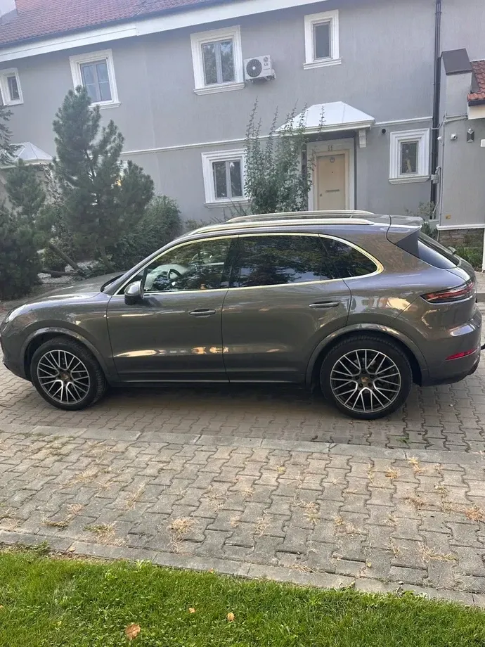 Porsche Cayenne Standard — imagine 4