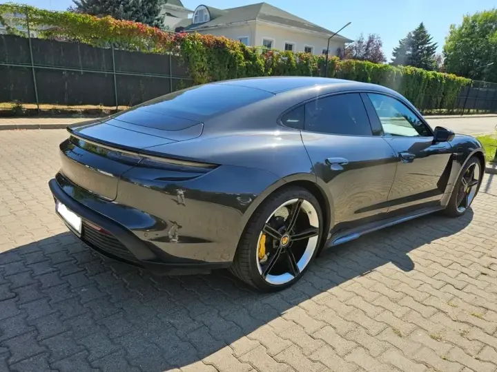 Porsche Taycan