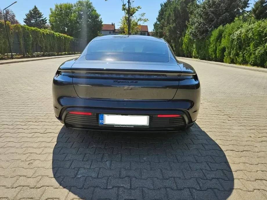 Porsche Taycan — imagine 3