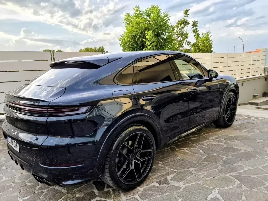 Porsche Cayenne Standard — imagine 2
