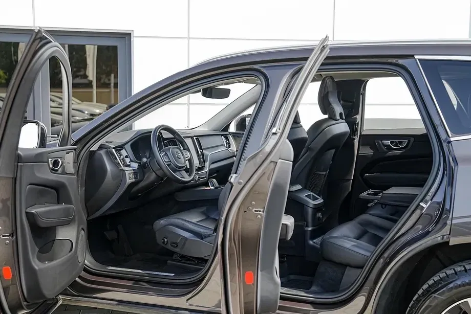 Volvo XC 60 II T6 AWD Recharge Geartronic Inscription — imagine 5