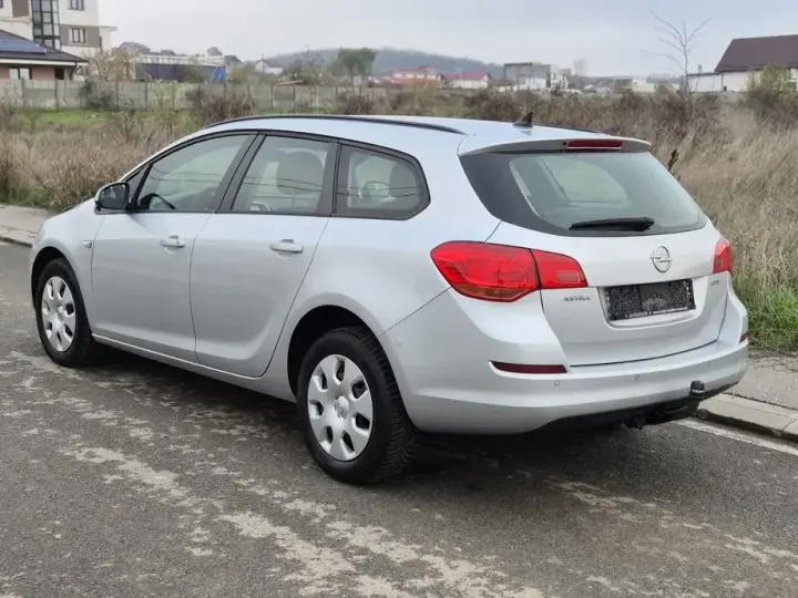 Opel Astra J 1.7 CDTI DPF Design Edition