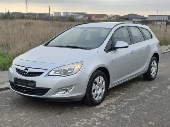Opel Astra J 1.7 CDTI DPF Design Edition