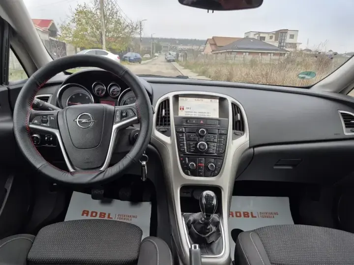 Opel Astra J 1.7 CDTI DPF Design Edition