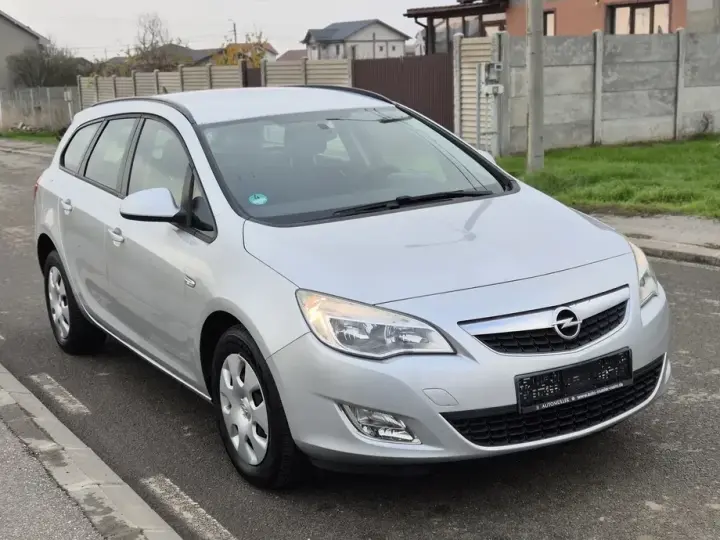 Opel Astra J 1.7 CDTI DPF Design Edition