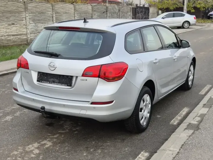 Opel Astra J 1.7 CDTI DPF Design Edition