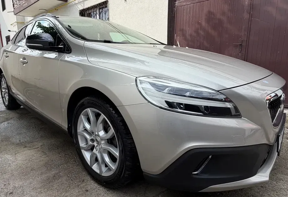 Volvo V40 II D3 Summum — imagine 2