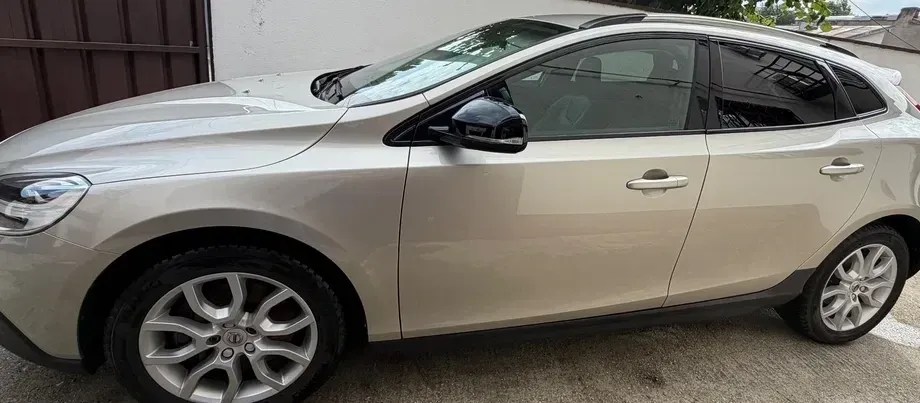 Volvo V40 II D3 Summum — imagine 6