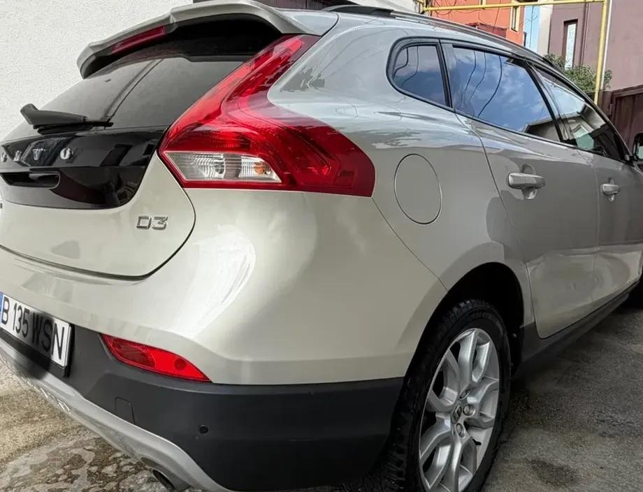 Volvo V40 II D3 Summum — imagine 5