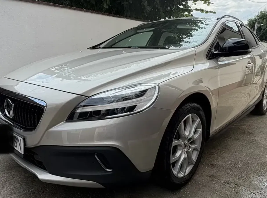 Volvo V40 II D3 Summum — imagine 3