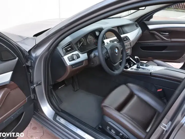 BMW Seria 5 F10/F11/F07 [2010 - 2017] 520d Aut. Luxury Line